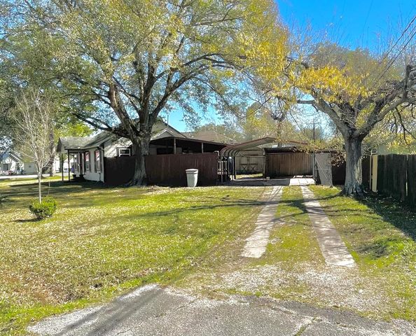 5220 E Parkway Drive, Beaumont, TX 77705