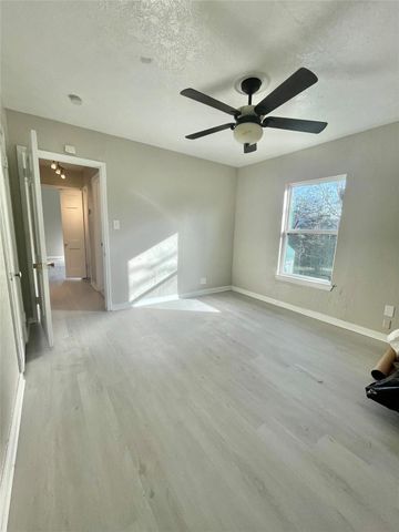 5220 E Parkway Drive, Beaumont, TX 77705