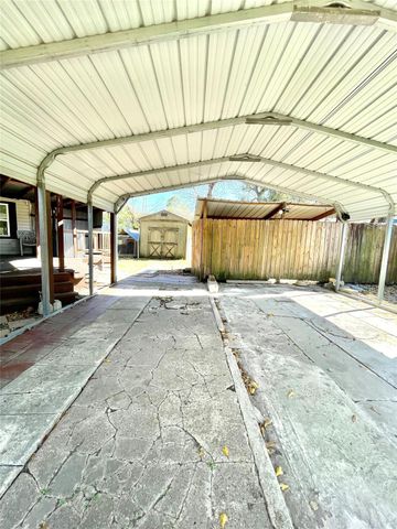 5220 E Parkway Drive, Beaumont, TX 77705