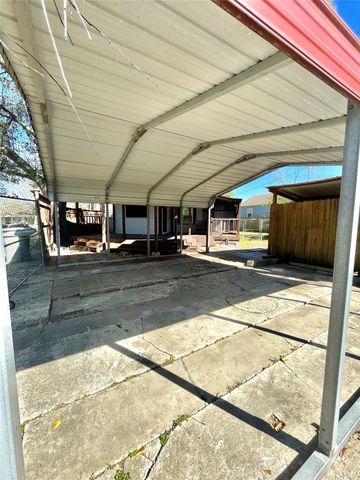 5220 E Parkway Drive, Beaumont, TX 77705