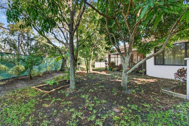 9692 Sandpiper Lane, West Palm Beach, FL 33411