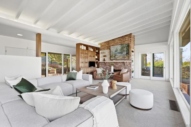 7865 Roseland Drive, La Jolla, CA 92037