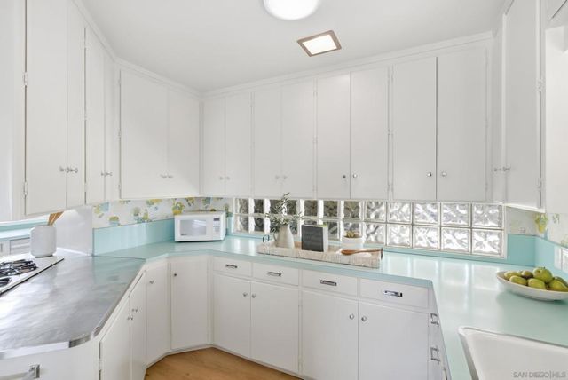 7865 Roseland Drive, La Jolla, CA 92037