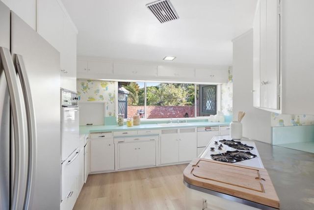 7865 Roseland Drive, La Jolla, CA 92037