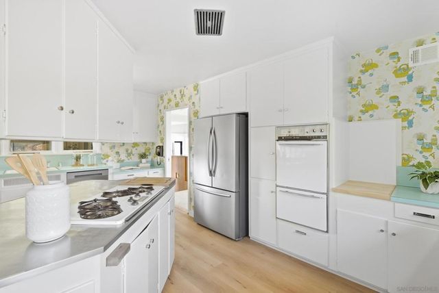 7865 Roseland Drive, La Jolla, CA 92037
