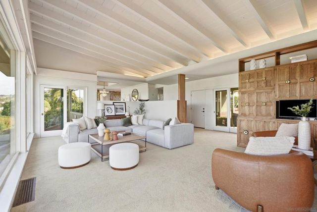 7865 Roseland Drive, La Jolla, CA 92037