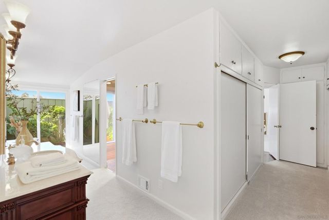 7865 Roseland Drive, La Jolla, CA 92037