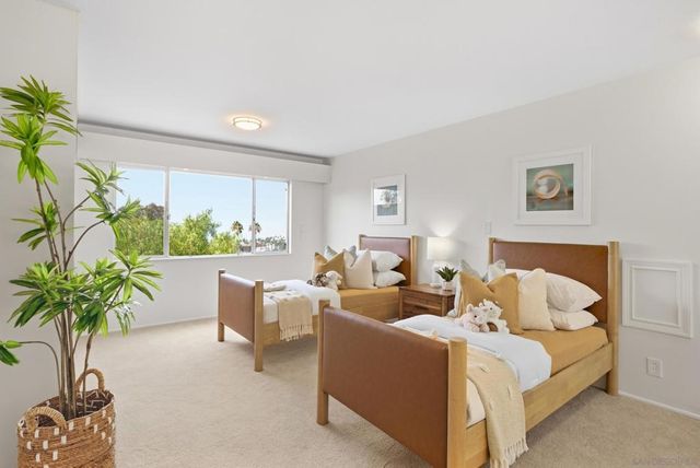 7865 Roseland Drive, La Jolla, CA 92037