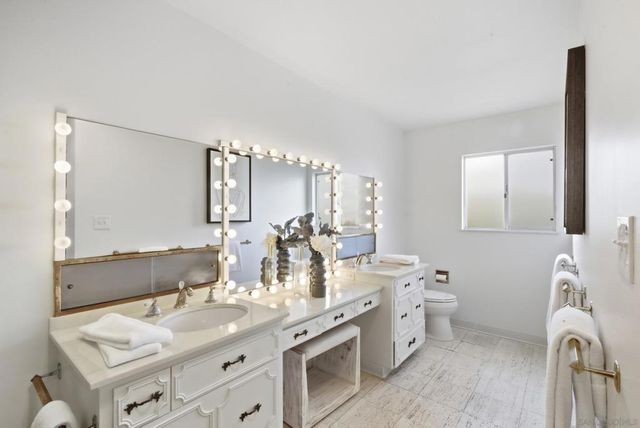 7865 Roseland Drive, La Jolla, CA 92037