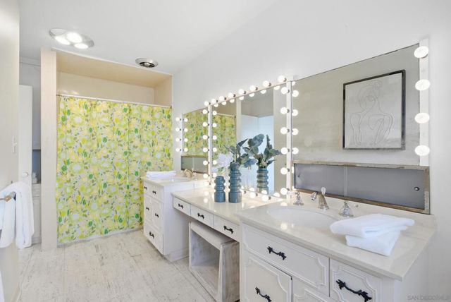 7865 Roseland Drive, La Jolla, CA 92037