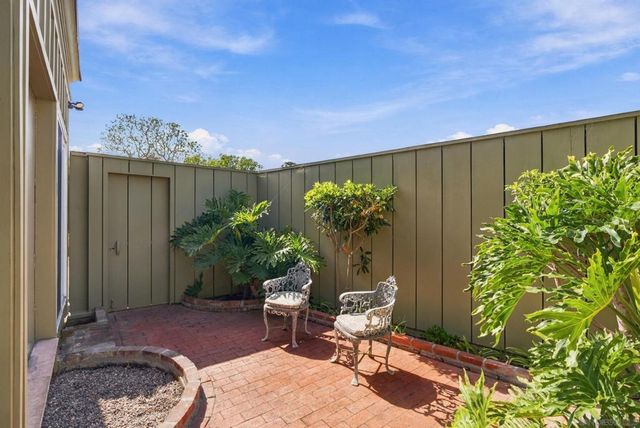 7865 Roseland Drive, La Jolla, CA 92037