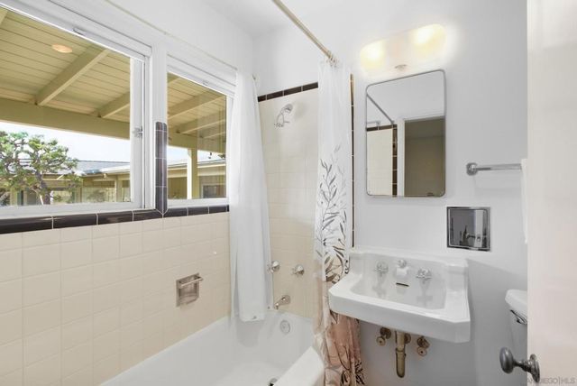 7865 Roseland Drive, La Jolla, CA 92037