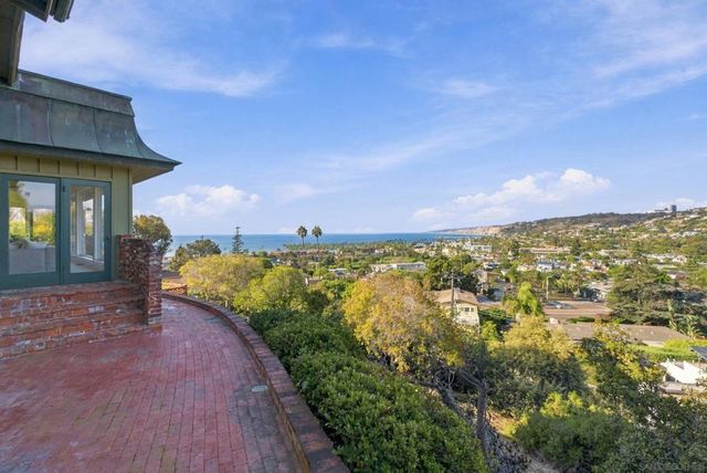 7865 Roseland Drive, La Jolla, CA 92037