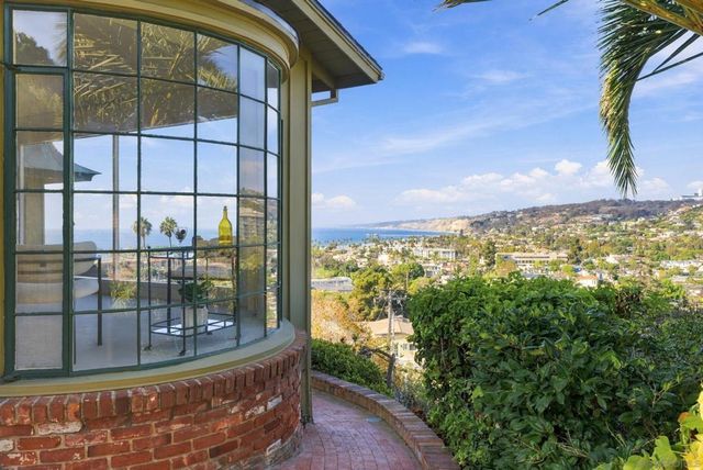 7865 Roseland Drive, La Jolla, CA 92037