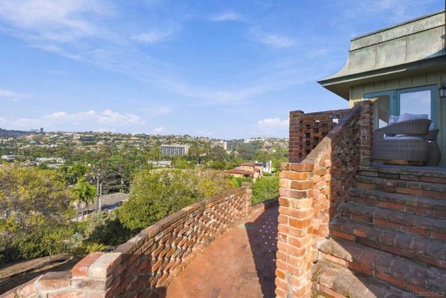 7865 Roseland Drive, La Jolla, CA 92037