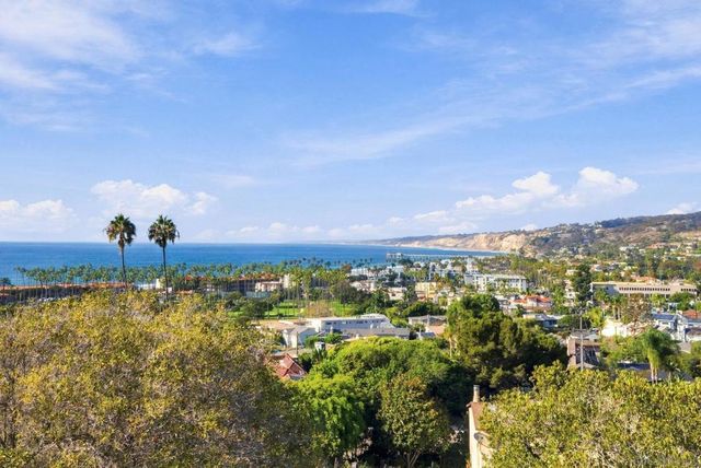 7865 Roseland Drive, La Jolla, CA 92037