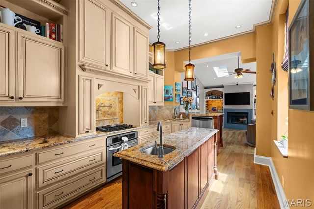 1911 Hickory Street, St Louis, MO 63104
