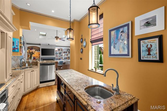 1911 Hickory Street, St Louis, MO 63104