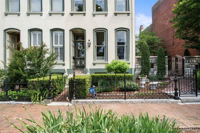1911 Hickory Street, St Louis, MO 63104