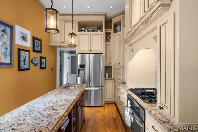 1911 Hickory Street, St Louis, MO 63104