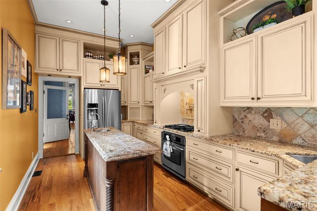 1911 Hickory Street, St Louis, MO 63104