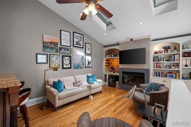 1911 Hickory Street, St Louis, MO 63104