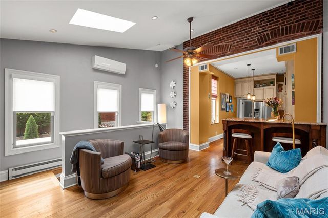 1911 Hickory Street, St Louis, MO 63104