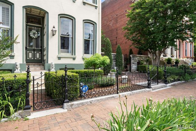 1911 Hickory Street, St Louis, MO 63104