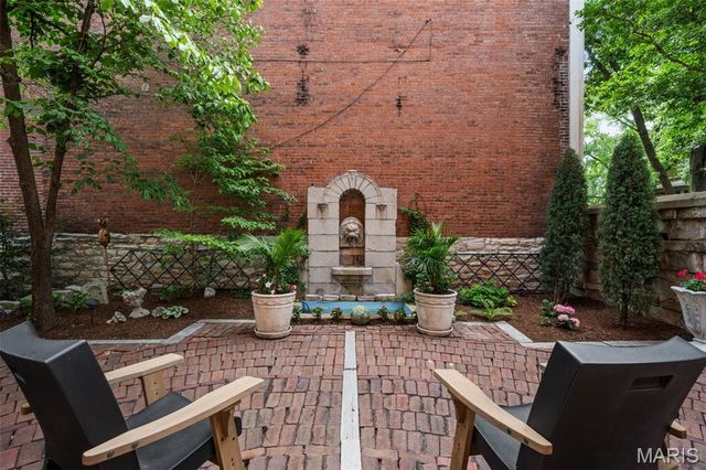 1911 Hickory Street, St Louis, MO 63104