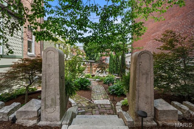 1911 Hickory Street, St Louis, MO 63104