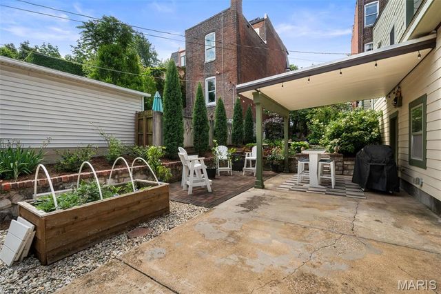 1911 Hickory Street, St Louis, MO 63104