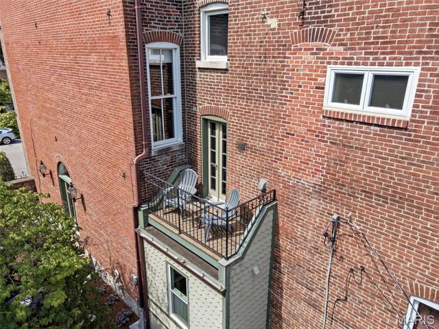 1911 Hickory Street, St Louis, MO 63104