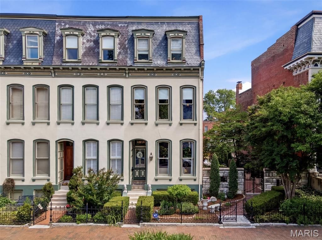 1911 Hickory Street, St Louis, MO 63104
