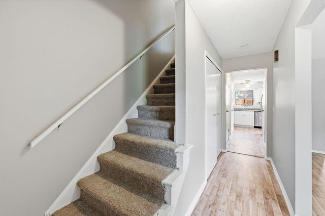 86 Stornoway Drive W, Columbus, OH 43213