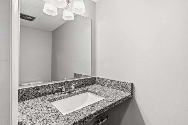 86 Stornoway Drive W, Columbus, OH 43213