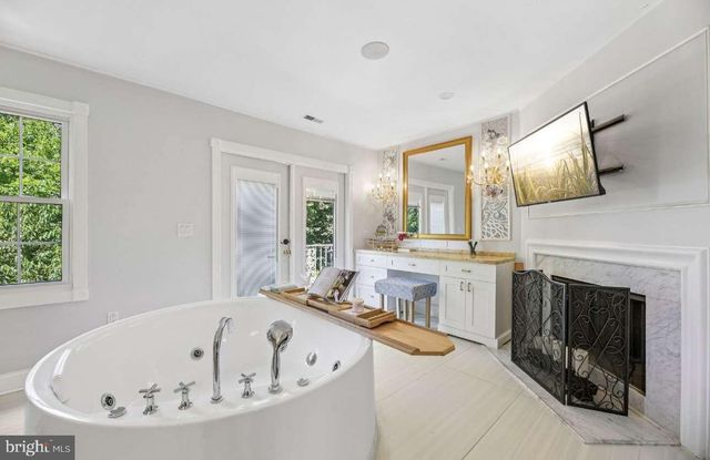 10900 TARA RD, Rockville, MD 20854