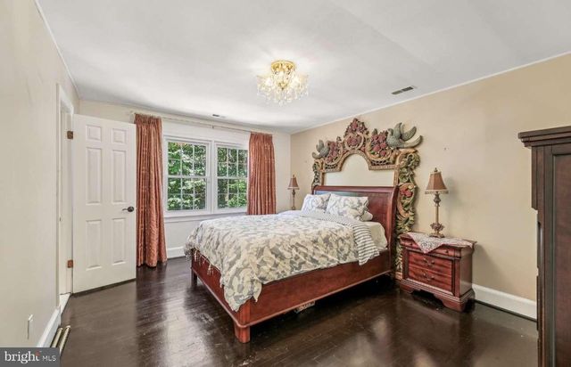 10900 TARA RD, Rockville, MD 20854