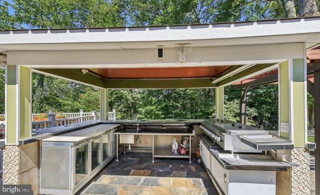 10900 TARA RD, Rockville, MD 20854