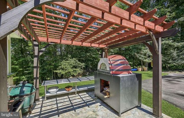 10900 TARA RD, Rockville, MD 20854