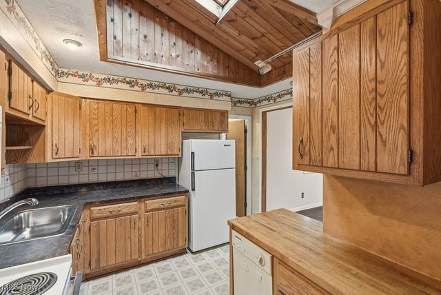 211 Mckinney Boulevard, Kent, OH 44240