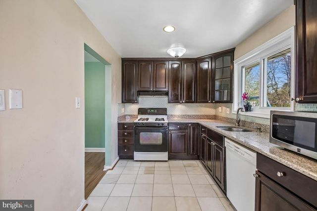 3610 PARKLANE RD, Fairfax, VA 22030