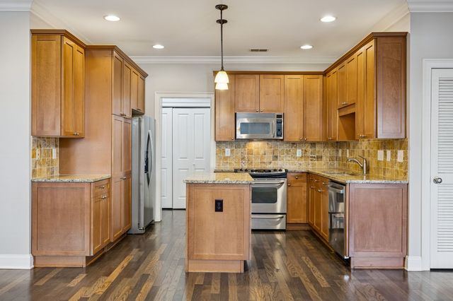 2110 Acklen Ave Apt 105, Nashville, TN 37212