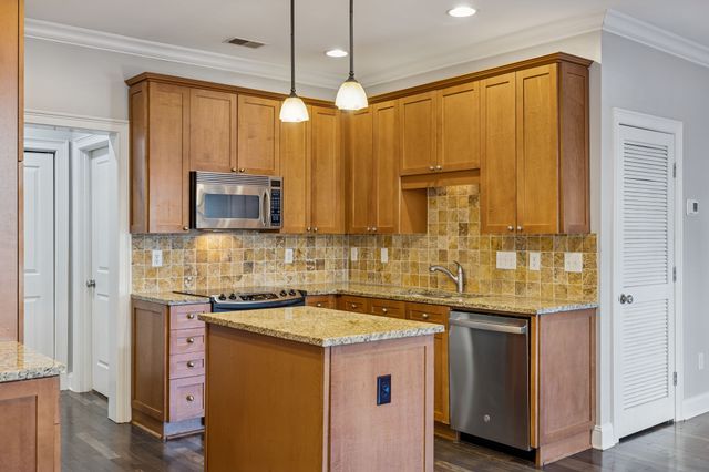 2110 Acklen Ave Apt 105, Nashville, TN 37212