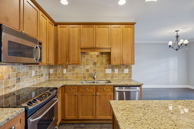 2110 Acklen Ave Apt 105, Nashville, TN 37212