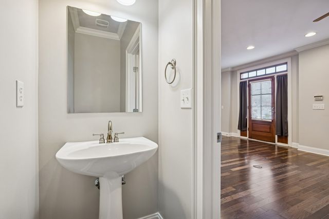 2110 Acklen Ave Apt 105, Nashville, TN 37212