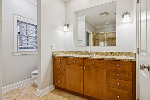 2110 Acklen Ave Apt 105, Nashville, TN 37212