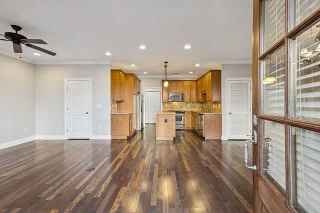 2110 Acklen Ave Apt 105, Nashville, TN 37212