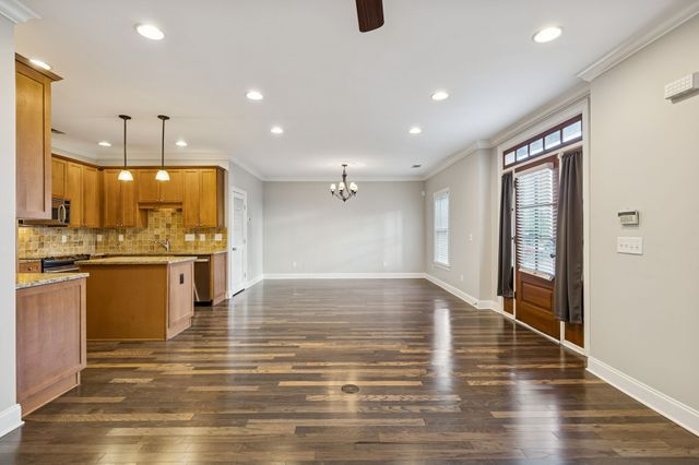 2110 Acklen Ave Apt 105, Nashville, TN 37212