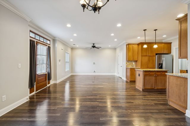 2110 Acklen Ave Apt 105, Nashville, TN 37212