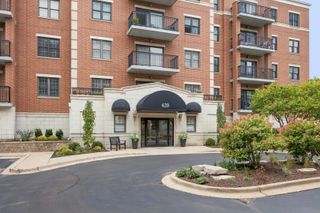 420 W Burlington Avenue 406, La Grange, IL 60525